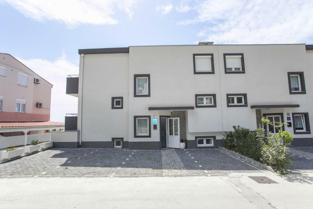 מאקרסקה Apartman Tony מראה חיצוני תמונה