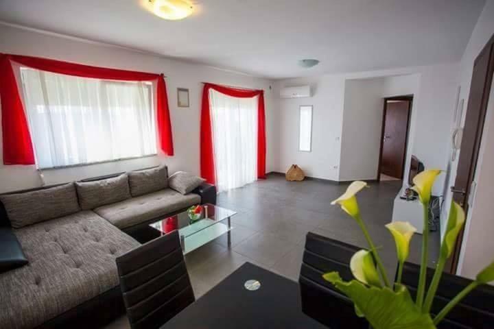 מאקרסקה Apartman Tony מראה חיצוני תמונה